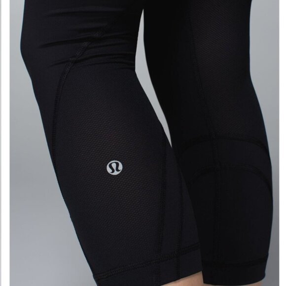 Lululemon Inspire Crop II Black Leggings | Women’s Size 6 - Picture 5 of 9